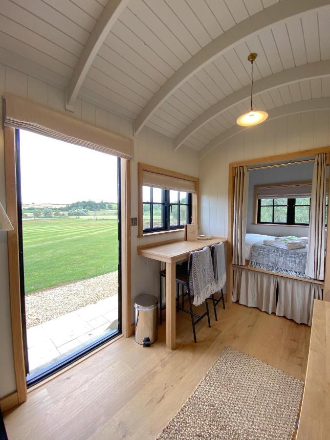 The Black Swan Shepherd Hut Ketton المظهر الخارجي الصورة