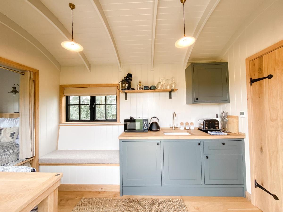 The Black Swan Shepherd Hut Ketton المظهر الخارجي الصورة